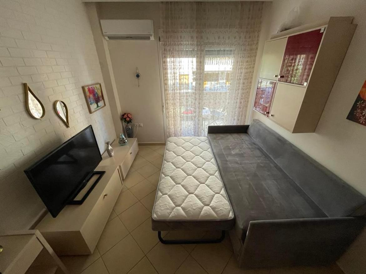 Brick Apartment Nea Peramos  Exterior photo