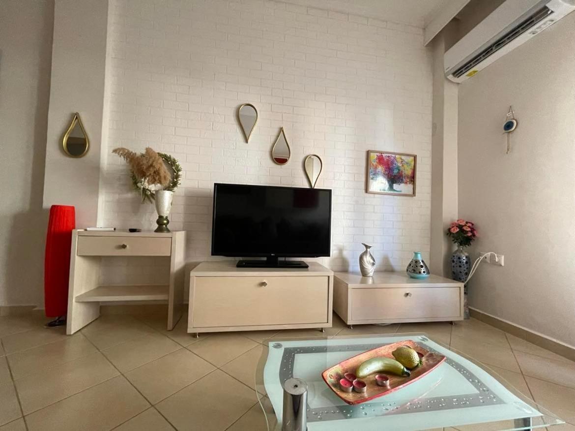 Brick Apartment Nea Peramos  Exterior photo